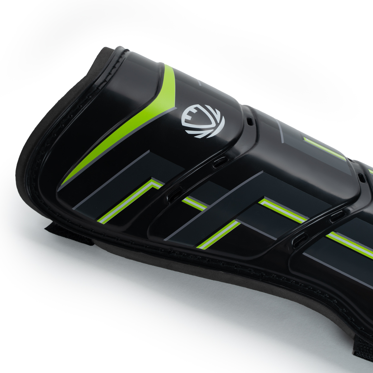 Щитки футбольные TORRES Training, Размер l